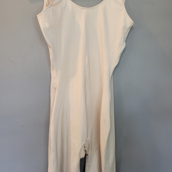 Assets Red Hot Label Spanx Open Bust Mid Thigh Bodysuit Soft Nude Womens 1X - Picture 5 of 6